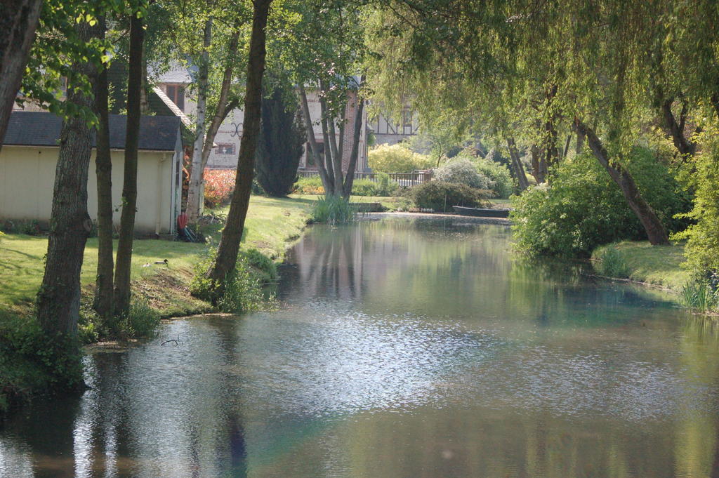 La Chaiserie La Croix-Saint-Leufroy エクステリア 写真